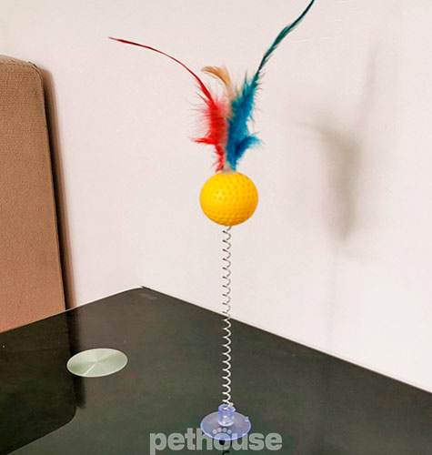 Hippie Pet Мячик с перьями на присоске для кошек